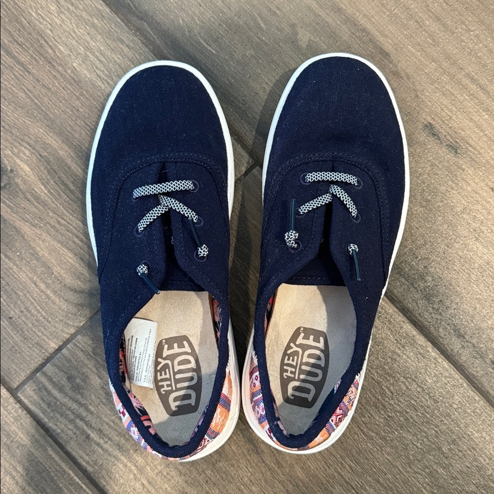 Hey Dudes Size 7